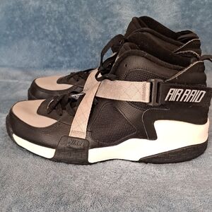 Nike Air Raid Black and Gray Sneakers